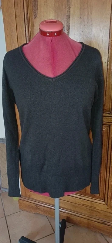 Anthracite gray sweater by Clara Vitti size 46 – photo 2